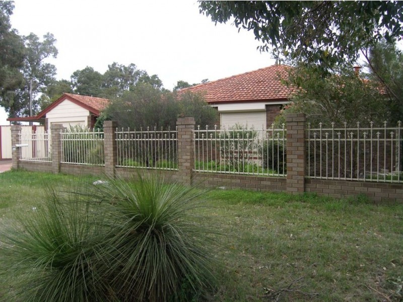 45 Eighth Road, Armadale WA 6112