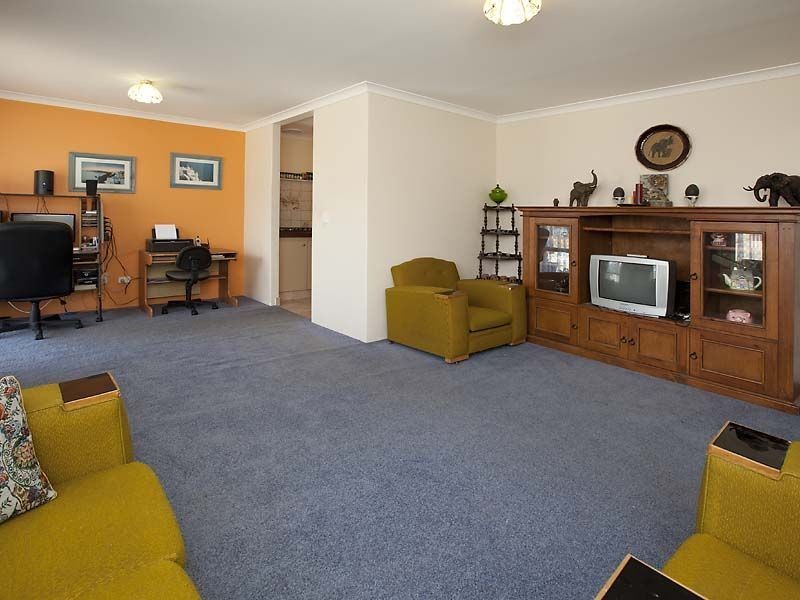 5 Lorrikeet Grove, Brookdale WA 6112