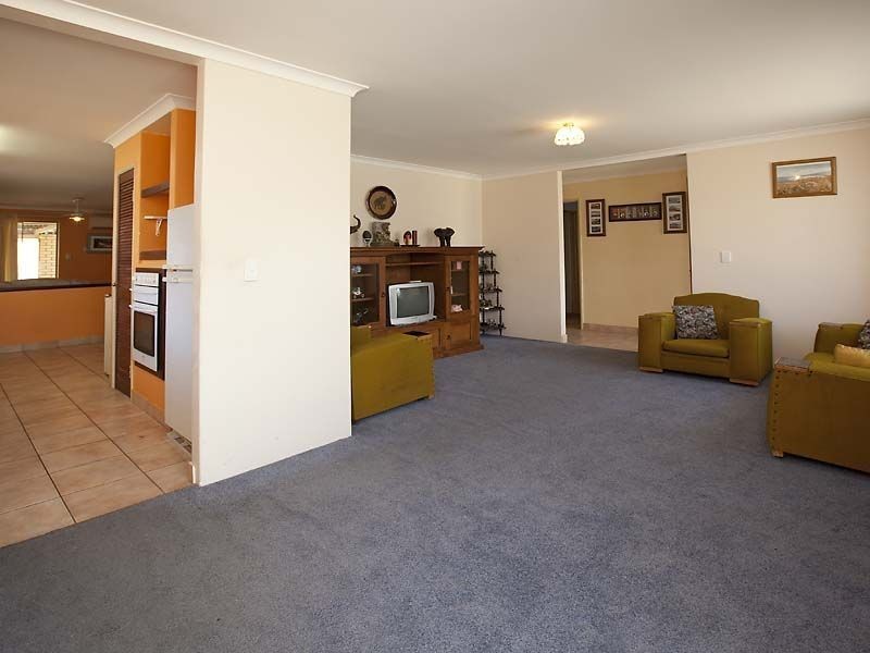 5 Lorrikeet Grove, Brookdale WA 6112