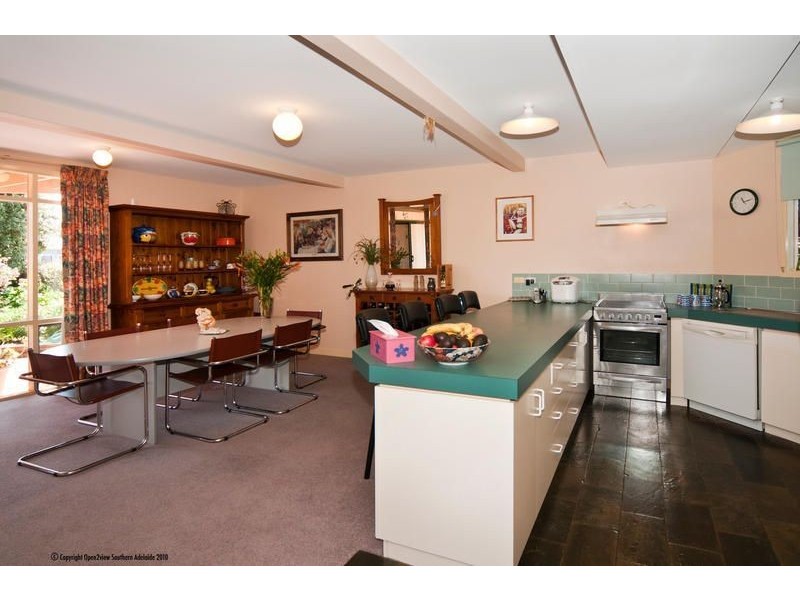 10 Anchor Terrace, Port Willunga SA 5173