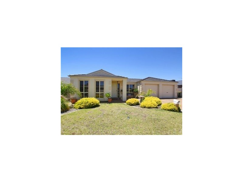 16 Barracoota Crescent, Aldinga Beach SA 5173