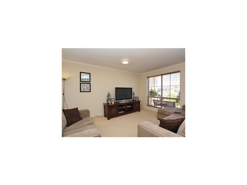 16 Barracoota Crescent, Aldinga Beach SA 5173