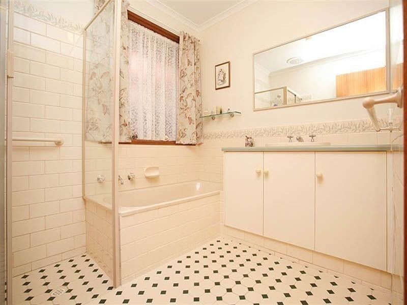 40 Bordeaux Drive, Woodcroft SA 5162