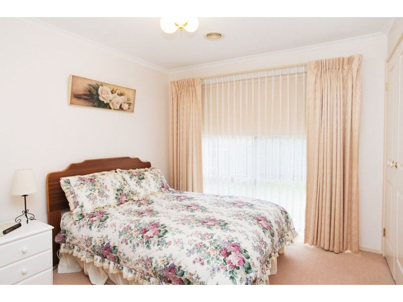 6 Nanworen Crescent, Bell Park VIC 3215