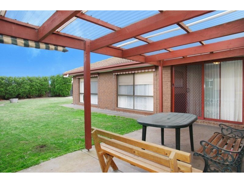 6 Nanworen Crescent, Bell Park VIC 3215