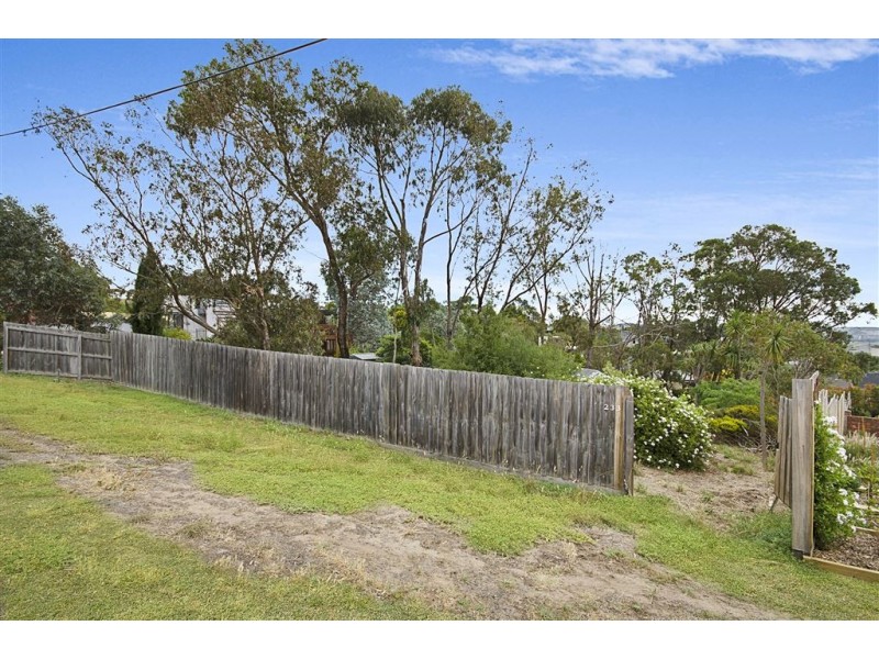 233 Scenic Road, Highton VIC 3216