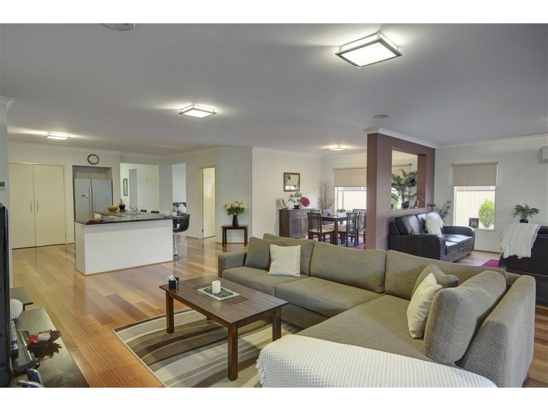 6 Hipwell Court, Lovely Banks VIC 3221