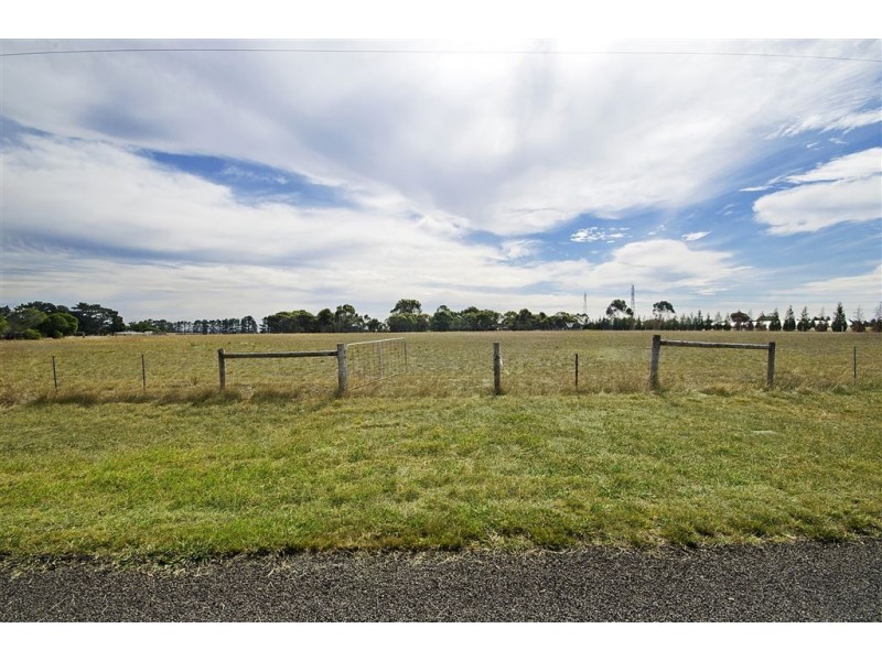 140 Valleyside Drive, Lovely Banks VIC 3221