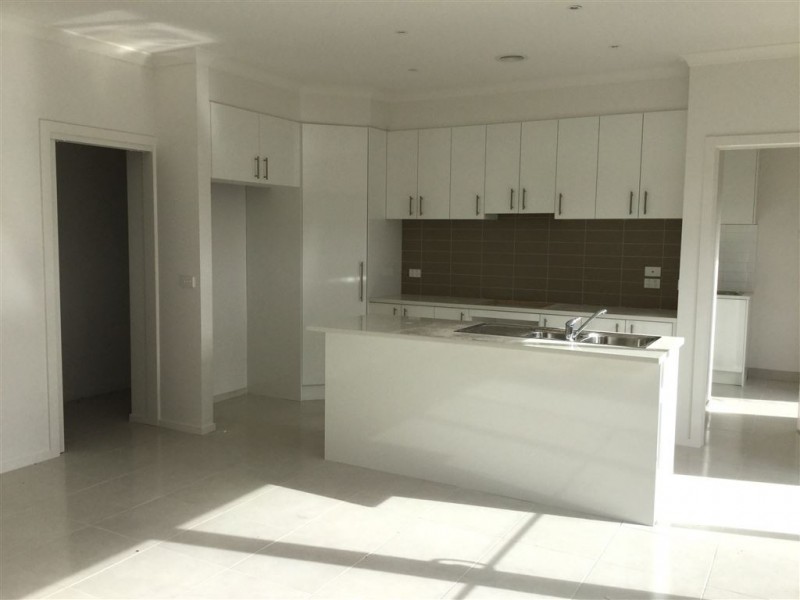 2/3 Nanworen Crescent, Bell Park VIC 3215