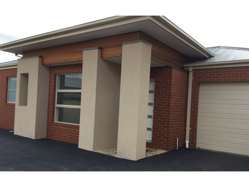 2/3 Nanworen Crescent, Bell Park VIC 3215