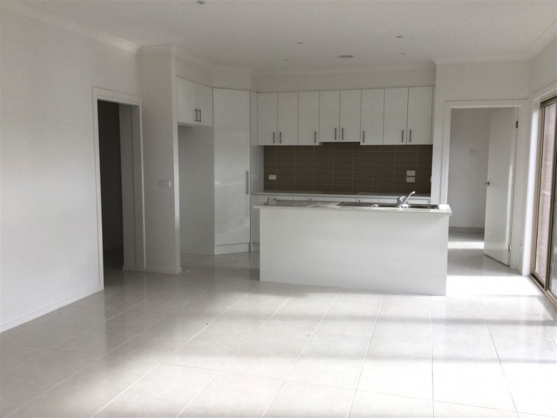 2/3 Nanworen Crescent, Bell Park VIC 3215