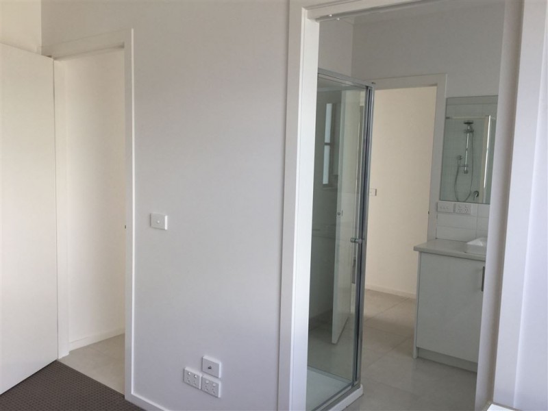 2/3 Nanworen Crescent, Bell Park VIC 3215