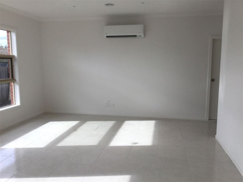 2/3 Nanworen Crescent, Bell Park VIC 3215