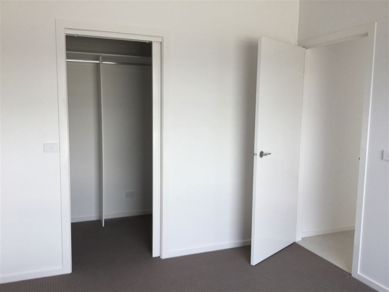 2/3 Nanworen Crescent, Bell Park VIC 3215