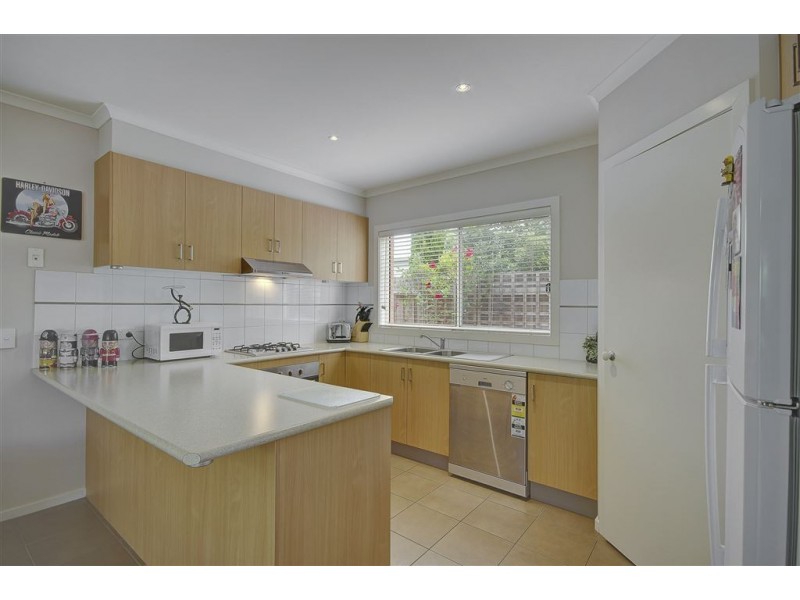 3/17 Pine Avenue, North Shore VIC 3214