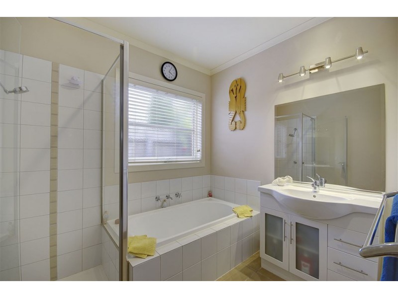 3/17 Pine Avenue, North Shore VIC 3214