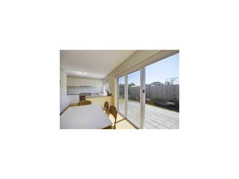 2/14 Waiora Ave, Hamlyn Heights VIC 3215