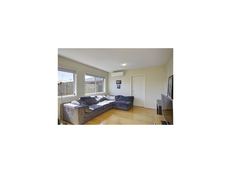 2/14 Waiora Ave, Hamlyn Heights VIC 3215