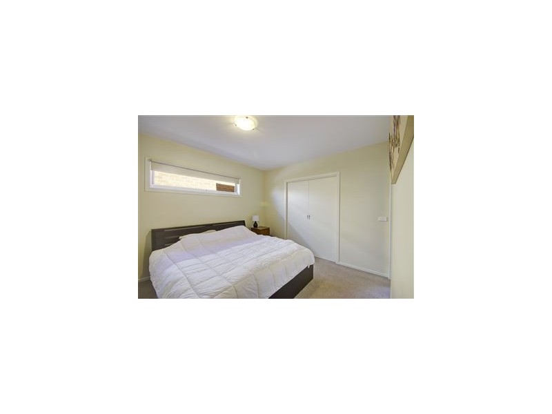 2/14 Waiora Ave, Hamlyn Heights VIC 3215