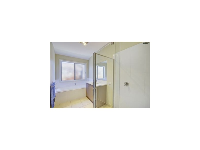 2/14 Waiora Ave, Hamlyn Heights VIC 3215