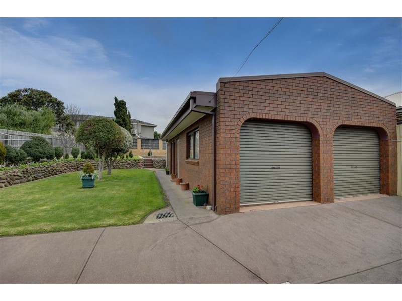 42 Glenfine Avenue, Hamlyn Heights VIC 3215