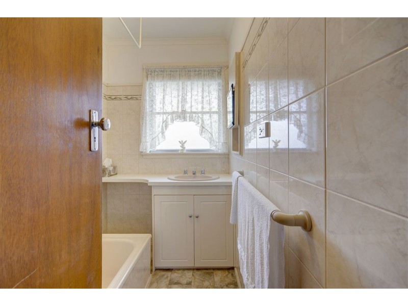 2 Cooma Court, North Geelong VIC 3215