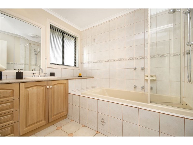 4 Wattle Place, Corio VIC 3214