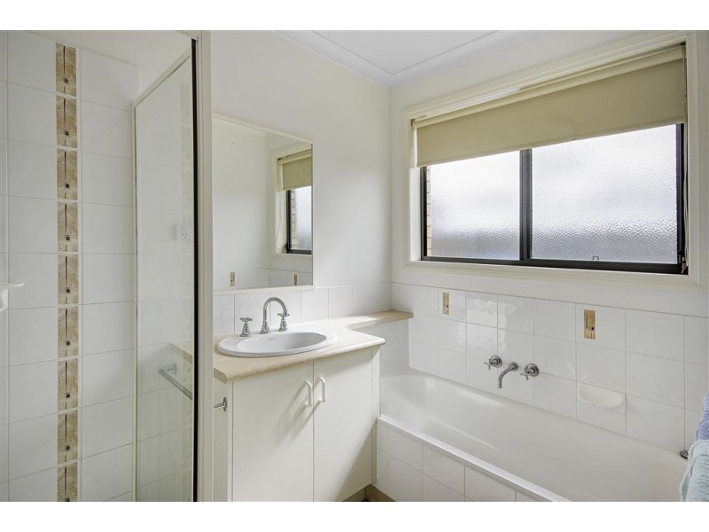 2/2 Callan Court, Norlane VIC 3214