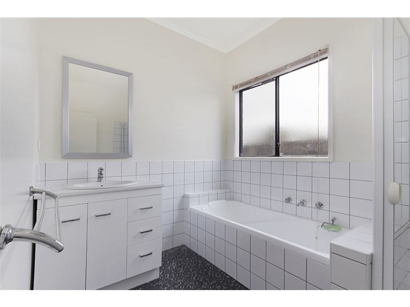 2/34 Bacchus Marsh Road, Corio VIC 3214