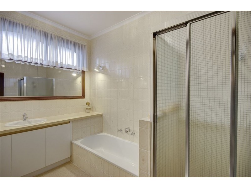 42 Glenfine Avenue, Hamlyn Heights VIC 3215