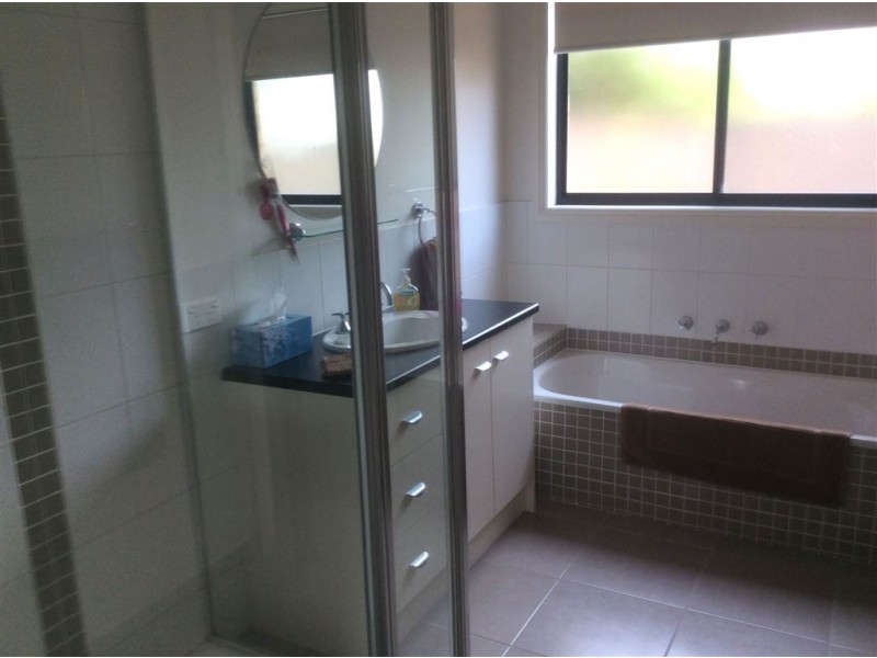 10 Lantana Avenue, Hamlyn Heights VIC 3215