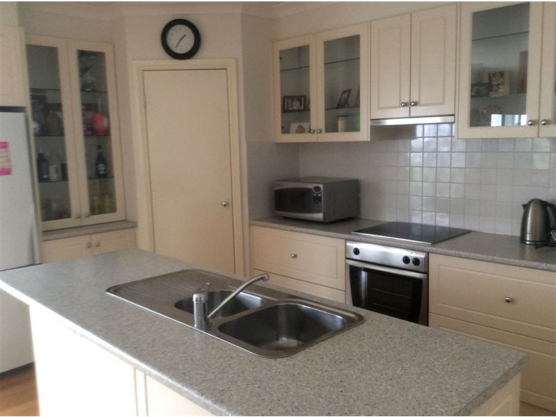 10 Lantana Avenue, Hamlyn Heights VIC 3215