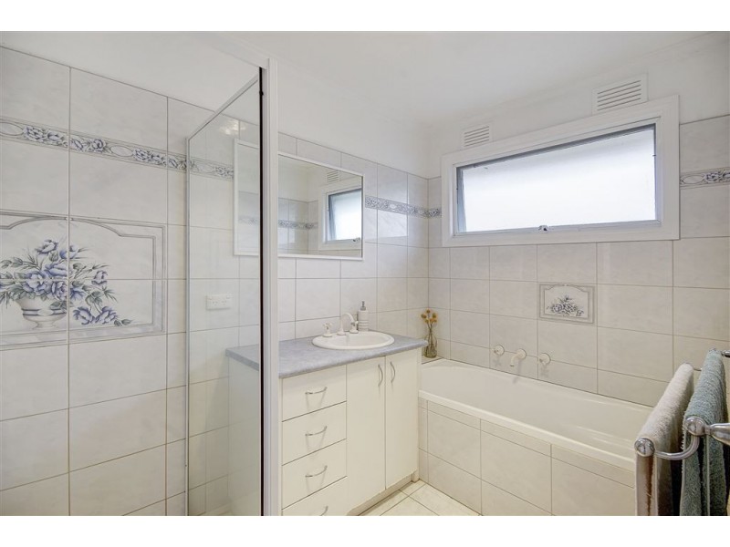 9 Newton Avenue, Bell Post Hill VIC 3215