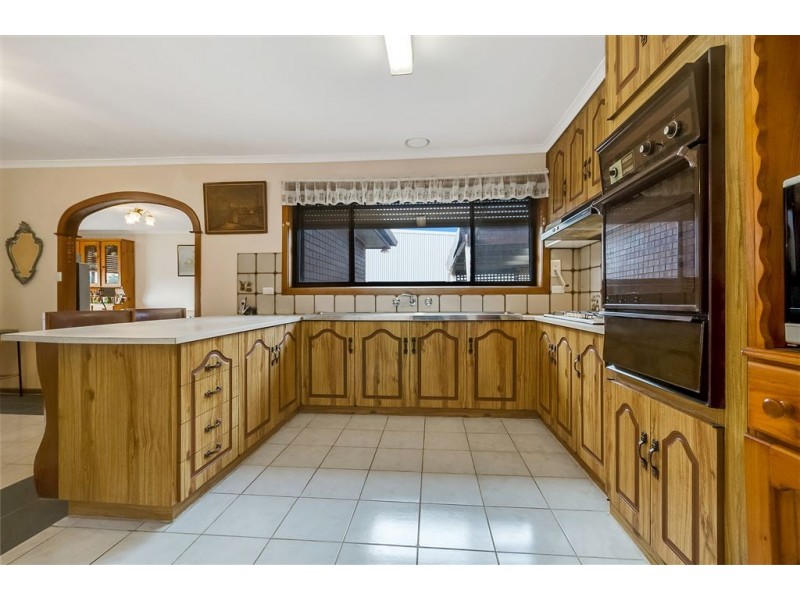 6 Kinnordy Court, Hamlyn Heights VIC 3215