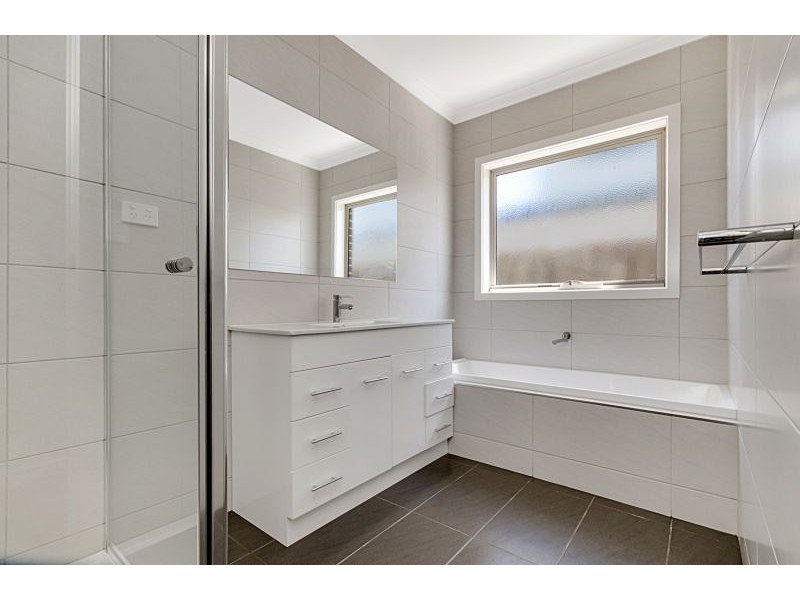 2/4 Blyth Street, Bell Park VIC 3215