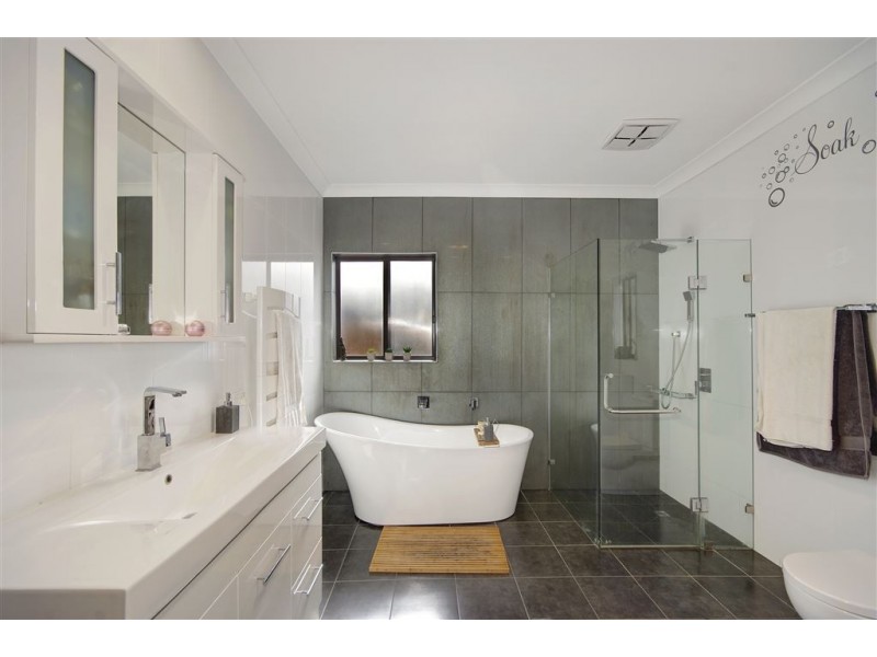 8 Willana Avenue, Hamlyn Heights VIC 3215