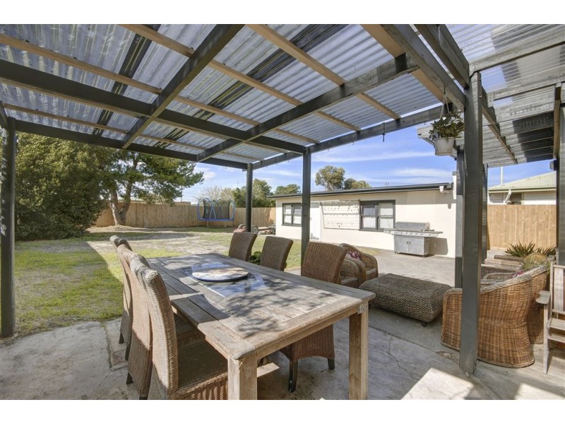 8 Willana Avenue, Hamlyn Heights VIC 3215