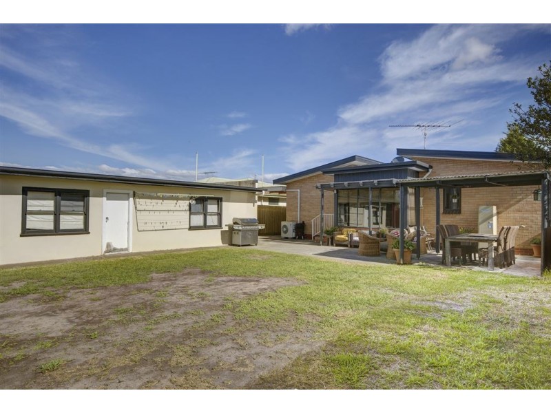 8 Willana Avenue, Hamlyn Heights VIC 3215