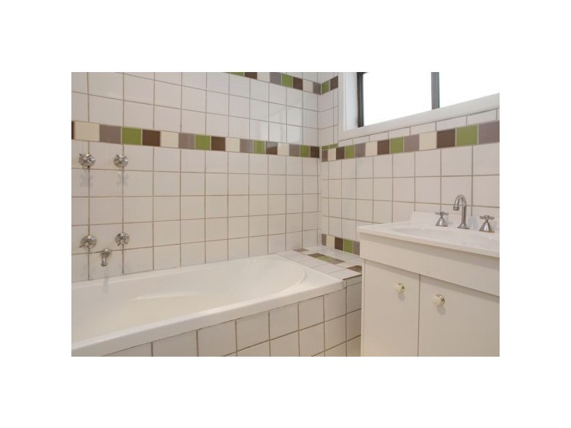 11 Watsonia Grove, Norlane VIC 3214