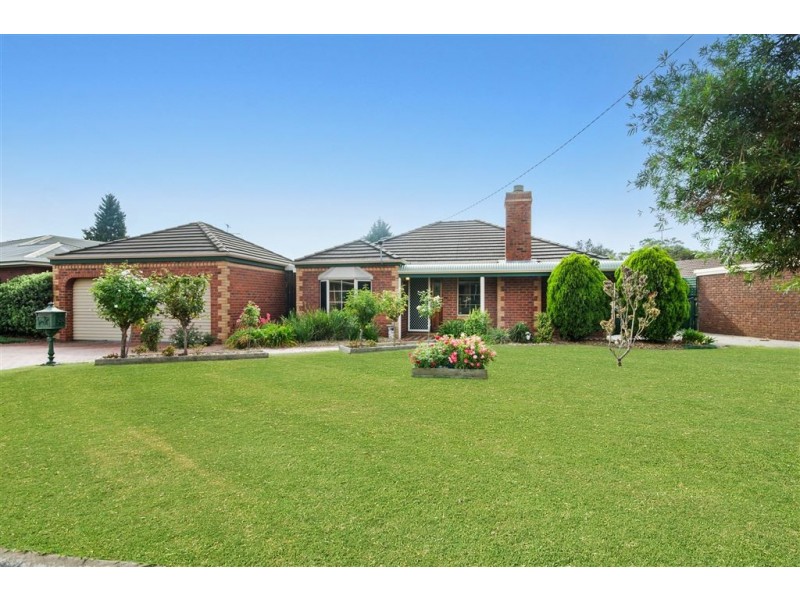 12 Rowe Street, Hamlyn Heights VIC 3215