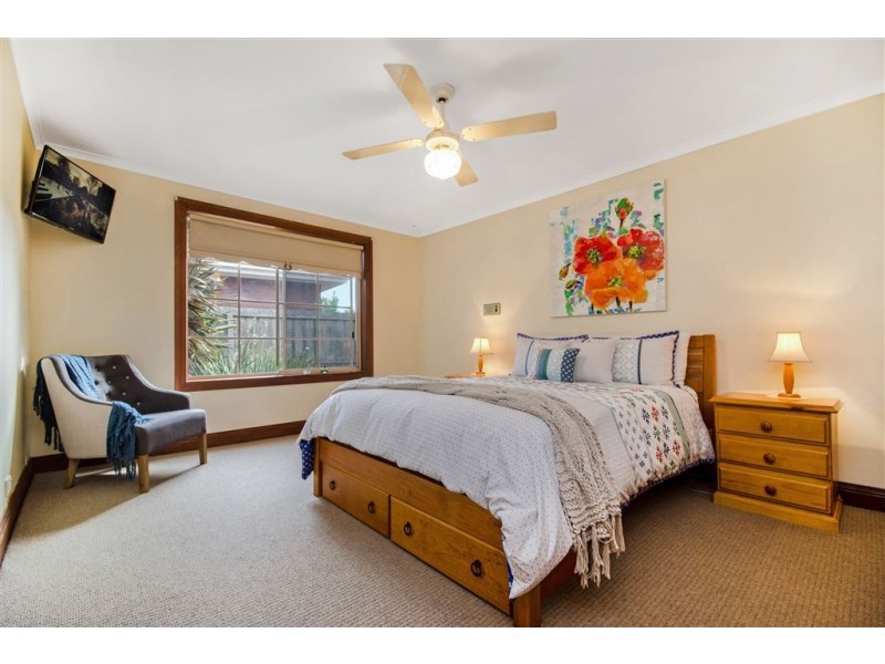 12 Rowe Street, Hamlyn Heights VIC 3215