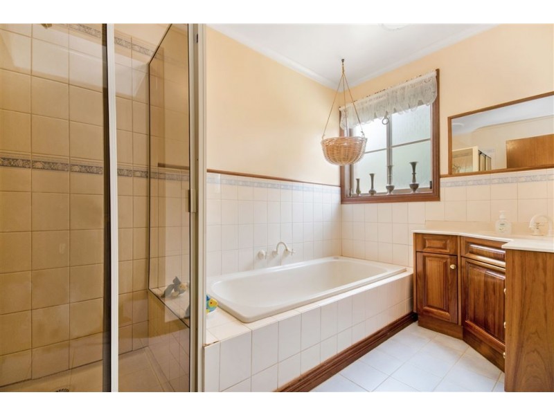 12 Rowe Street, Hamlyn Heights VIC 3215