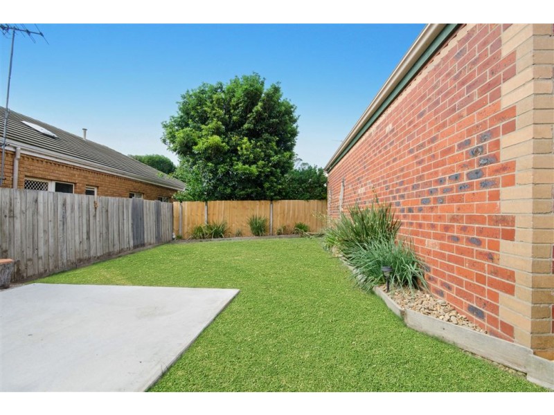 12 Rowe Street, Hamlyn Heights VIC 3215