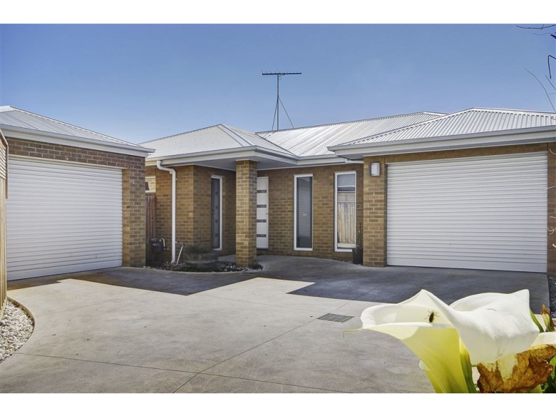 2/14 Waiora Avenue, Hamlyn Heights VIC 3215