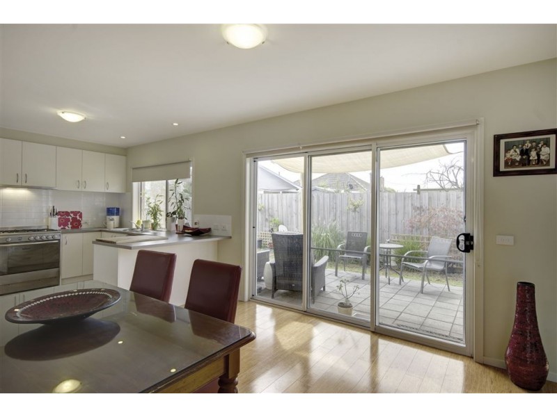 2/14 Waiora Avenue, Hamlyn Heights VIC 3215