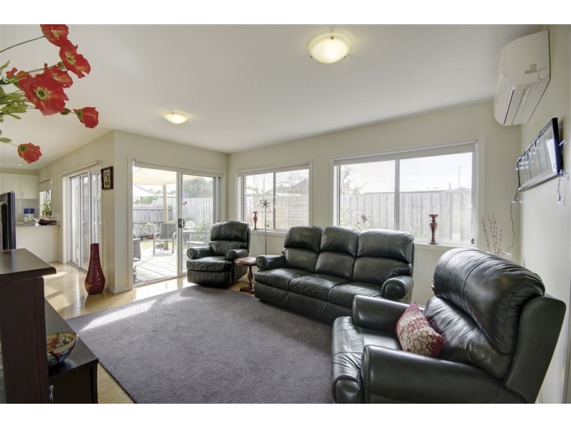 2/14 Waiora Avenue, Hamlyn Heights VIC 3215