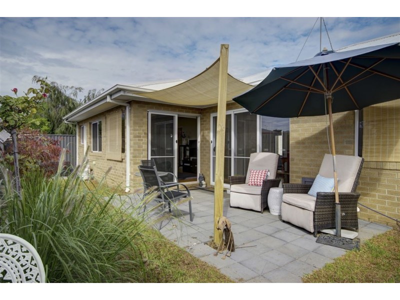 2/14 Waiora Avenue, Hamlyn Heights VIC 3215