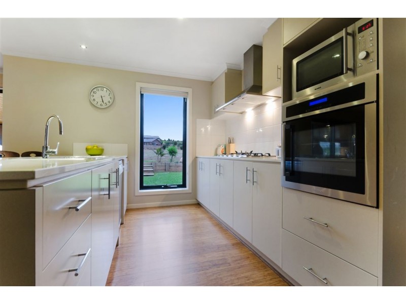 100 Kulina Drive, Lovely Banks VIC 3221