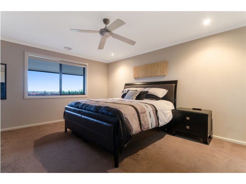 100 Kulina Drive, Lovely Banks VIC 3221