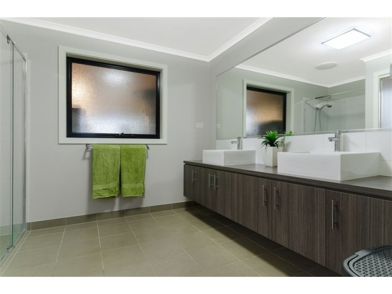 100 Kulina Drive, Lovely Banks VIC 3221